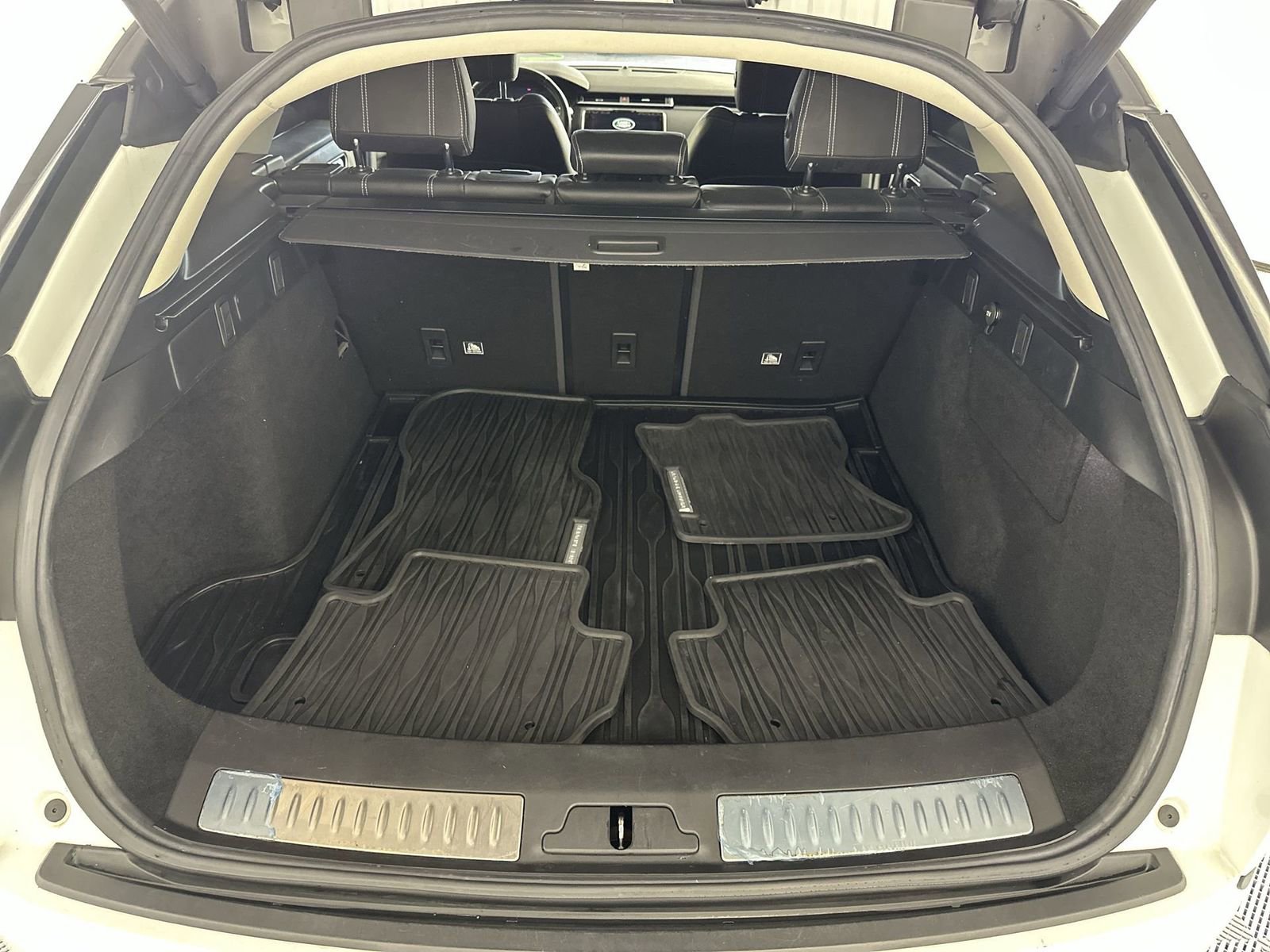 Used 2019 Land Rover Range Rover Velar S image 25
