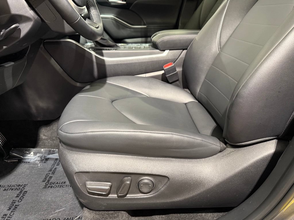 Certified 2025 Toyota Highlander XLE AWD/4WD image 14