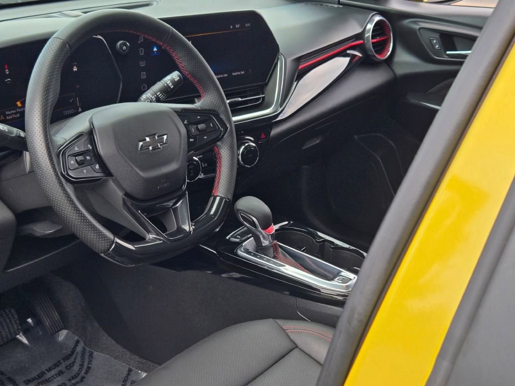 Used 2024 Chevrolet Trax RS w/ Sunroof Package image 23