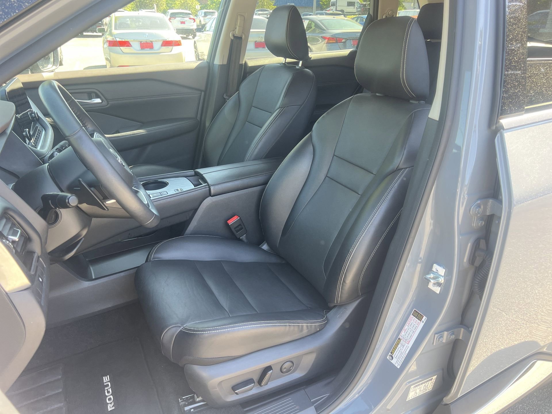 Used 2022 Nissan Rogue SL w/ SL Premium Package image 16