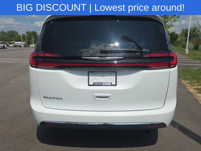 Used 2022 Chrysler Pacifica Touring-L FWD image 11