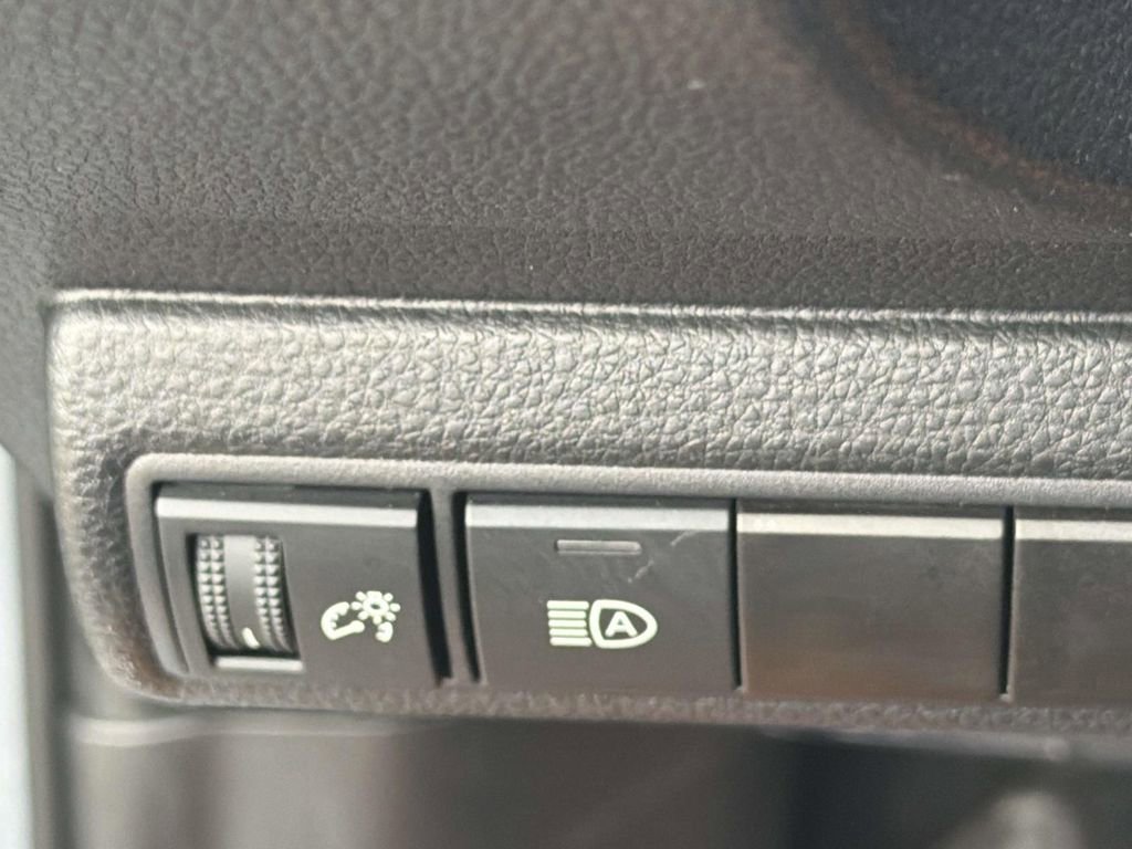 Used 2025 Toyota Corolla LE image 24