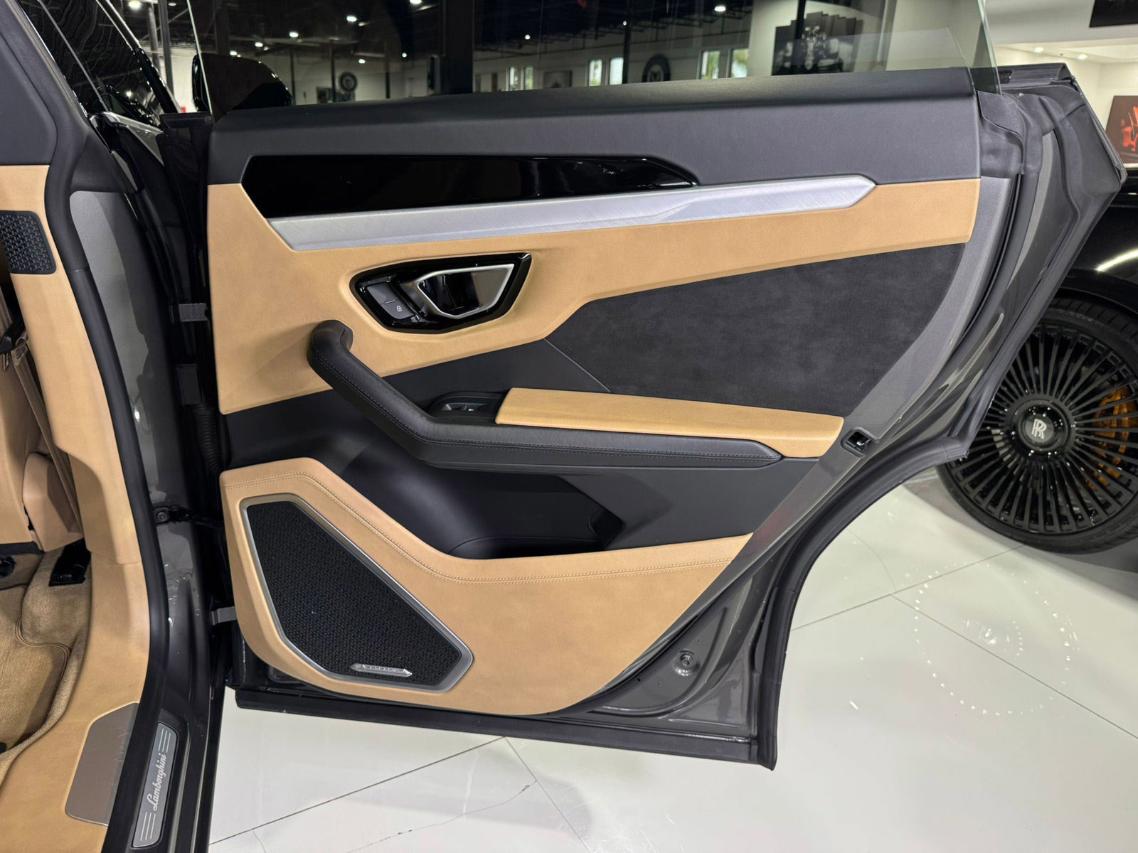 Used 2021 Lamborghini Urus image 40