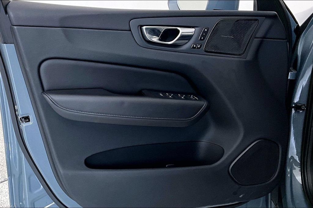 Certified 2023 Volvo XC60 B5 Plus AWD/4WD image 22