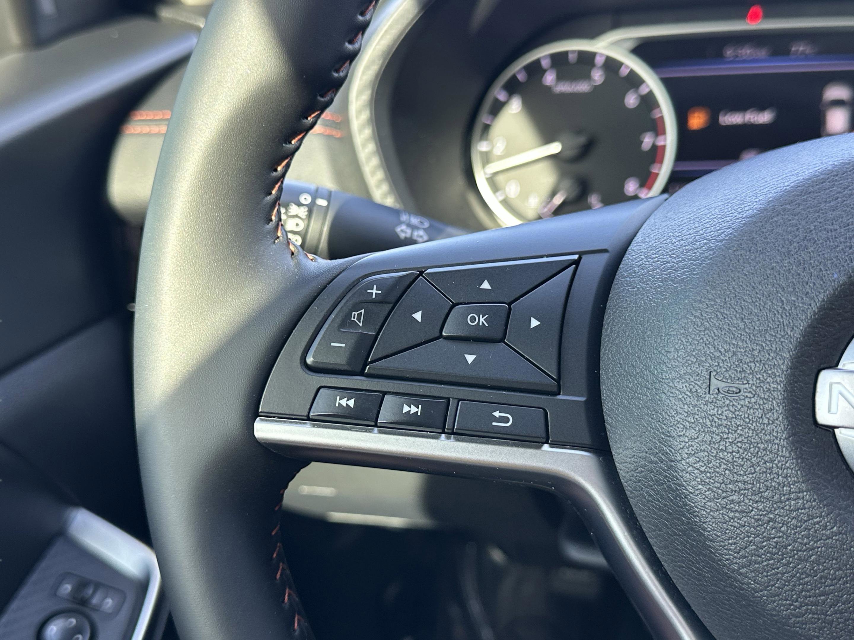 Certified 2025 Nissan Sentra SR image 30