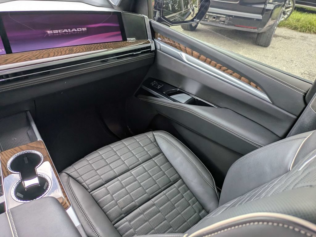 Certified 2025 Cadillac Escalade ESV Sport Platinum AWD/4WD image 21