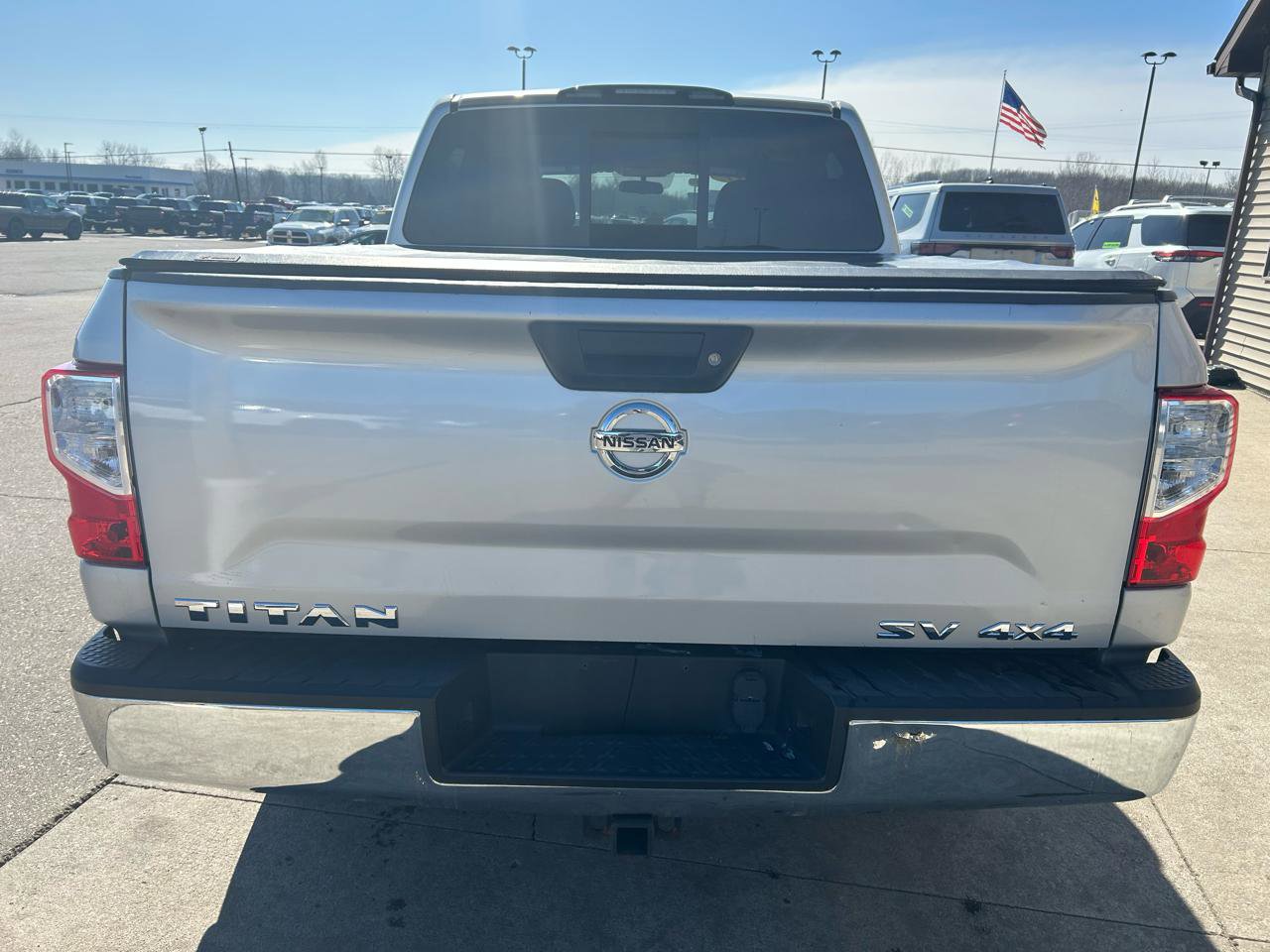 Used 2017 Nissan Titan SV image 6