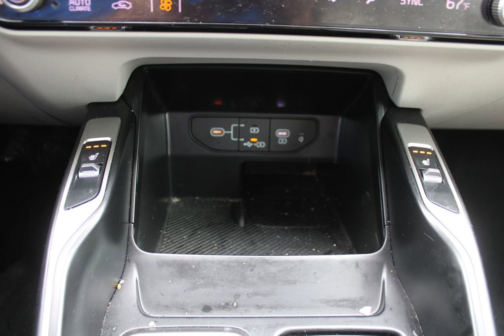 Certified 2025 Kia Sorento S w/ Panoramic Sunroof Package image 38