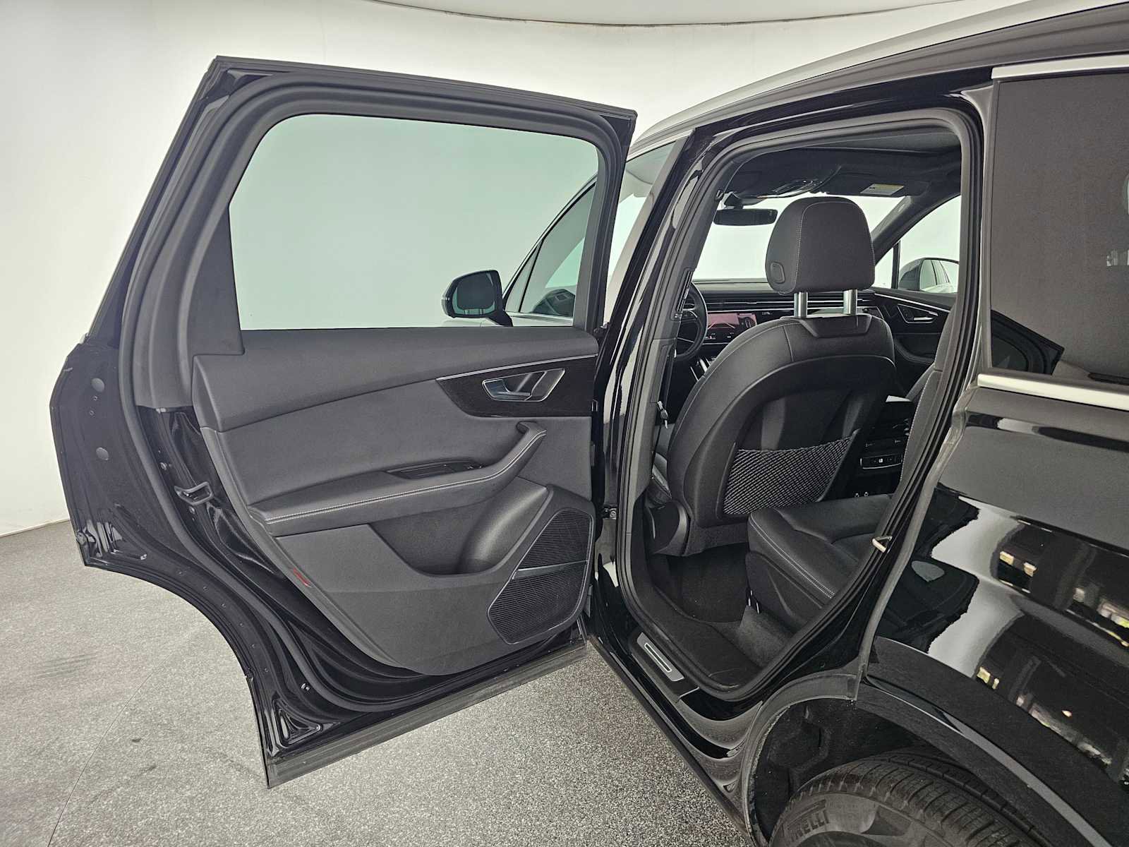 Used 2025 Audi Q7 3.0T Premium Plus image 17