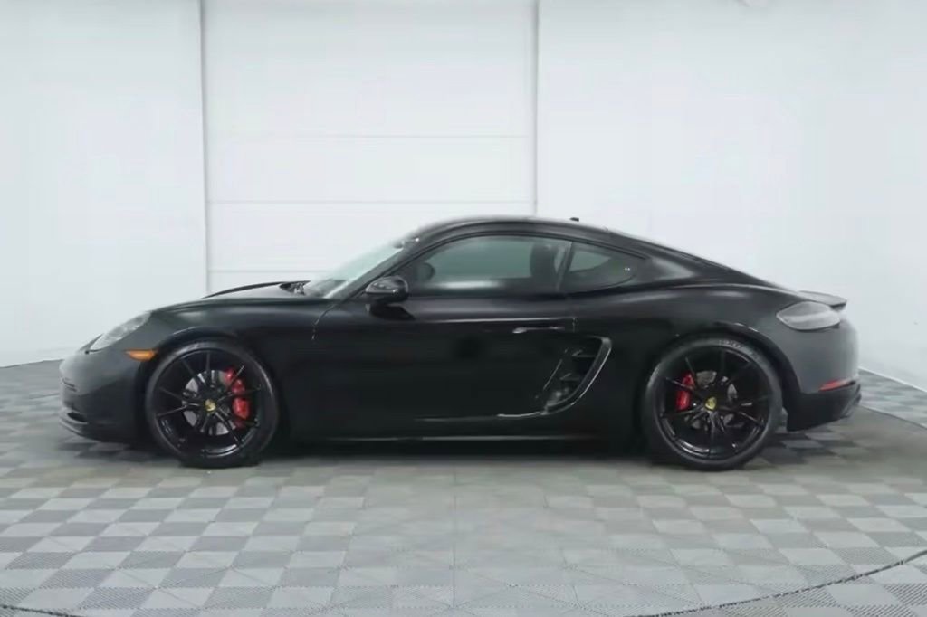 Used 2018 Porsche 718 Cayman GTS RWD image 5