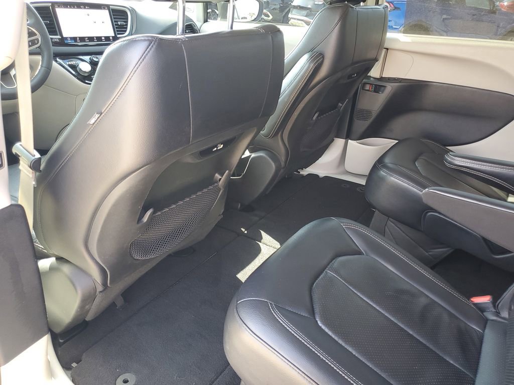 Used 2022 Chrysler Pacifica Touring-L image 22