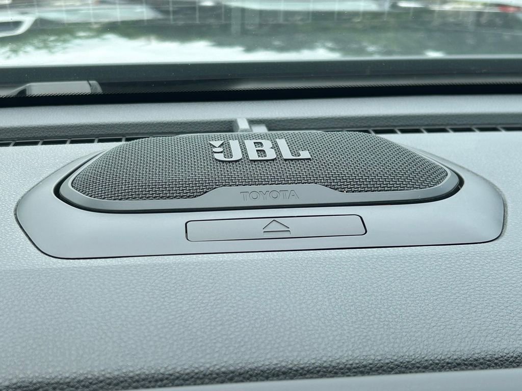 Used 2025 Toyota 4Runner 4WD image 32