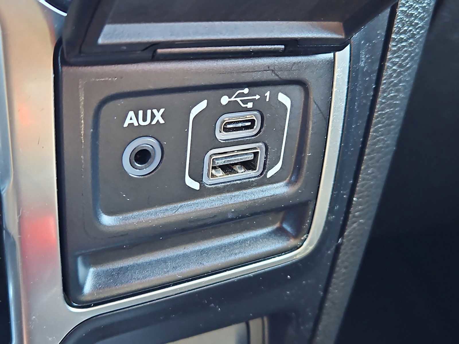 Used 2019 Jeep Wrangler Unlimited Sahara w/ Quick Order Package 24M Moab image 17