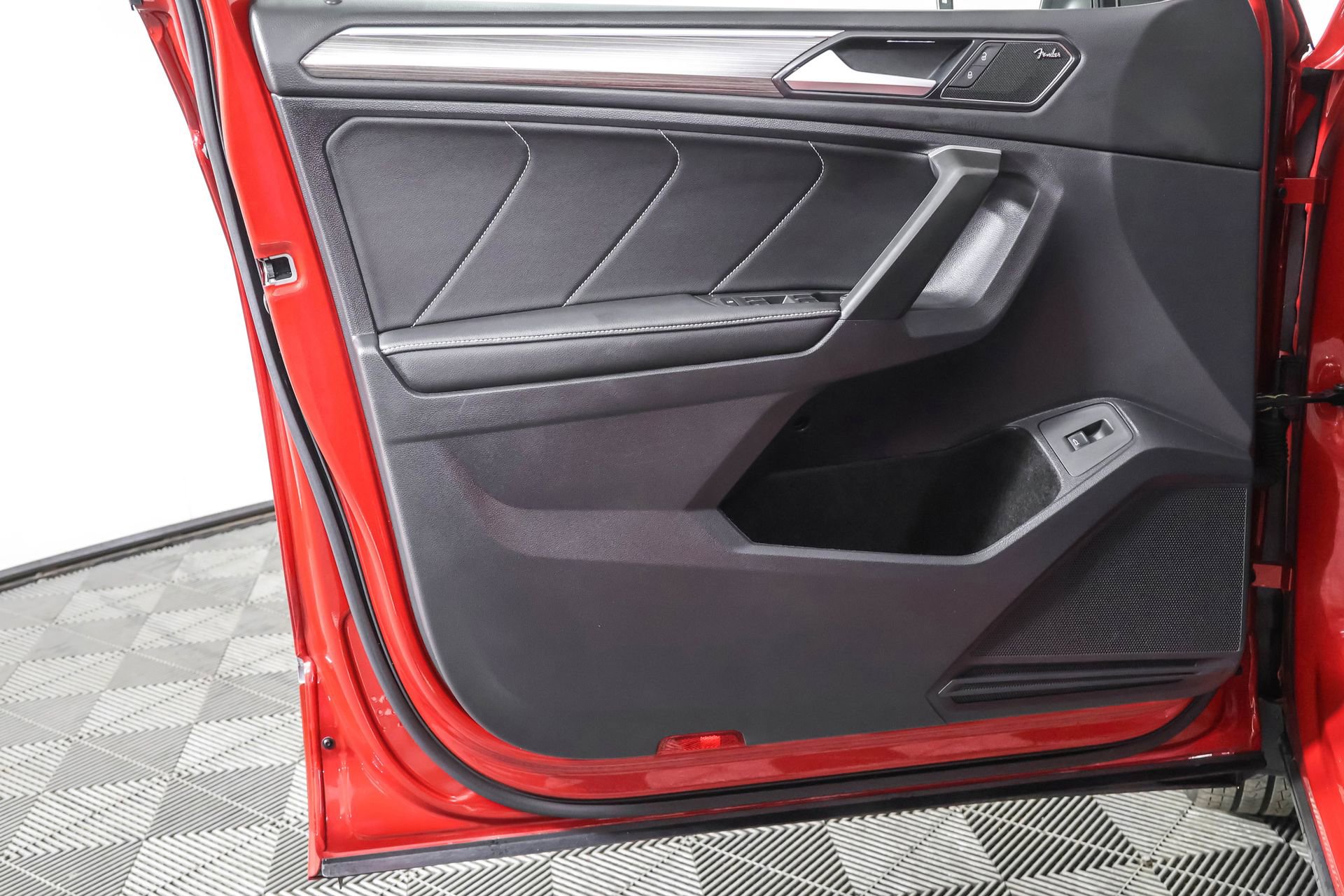 Used 2024 Volkswagen Tiguan SEL R-Line image 34