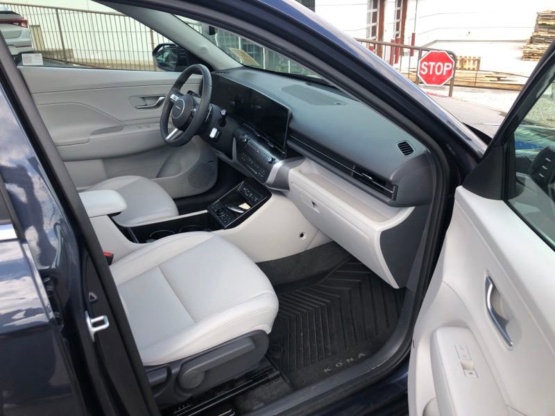 Used 2024 Hyundai Kona Limited AWD/4WD image 9
