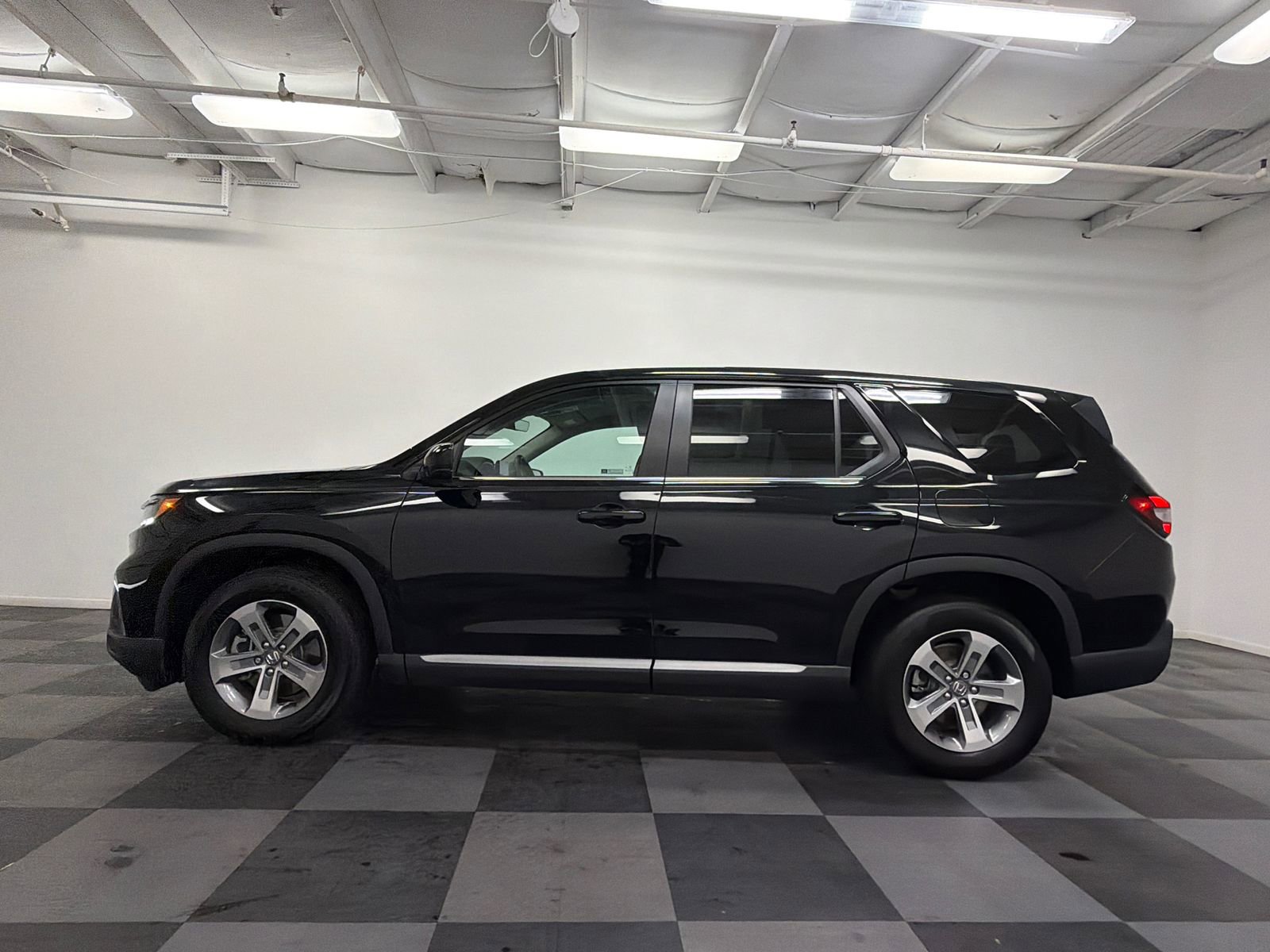 Used 2025 Honda Pilot EX-L image 4