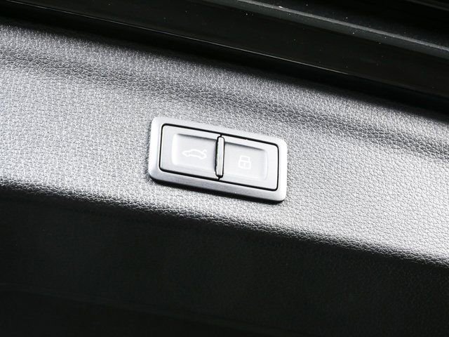 Certified 2025 Audi Q3 2.0T Premium Plus w/ Premium Plus Package AWD/4WD image 28