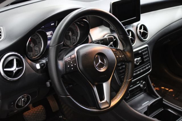 Used 2015 Mercedes-Benz GLA 250 4MATIC image 12