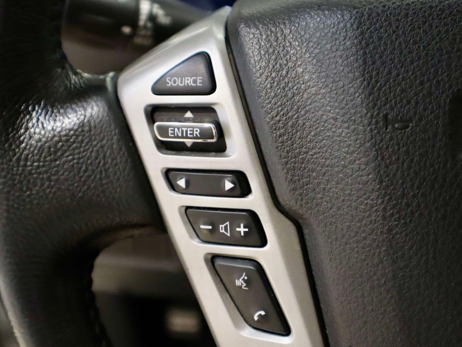 Used 2021 Nissan Titan SV w/ SV Convenience Package AWD/4WD image 22