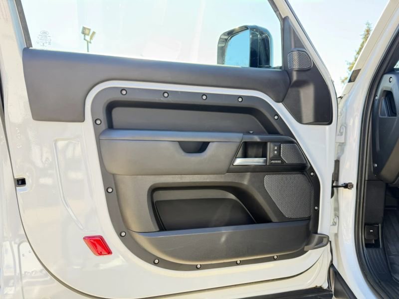 Used 2023 Land Rover Defender 90 V8 image 9