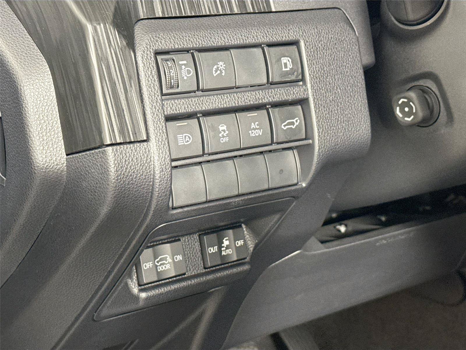 Certified 2025 Toyota 4Runner Platinum AWD/4WD image 16