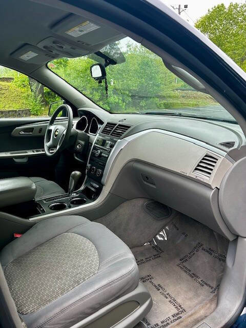 Used 2011 Chevrolet Traverse LS image 22