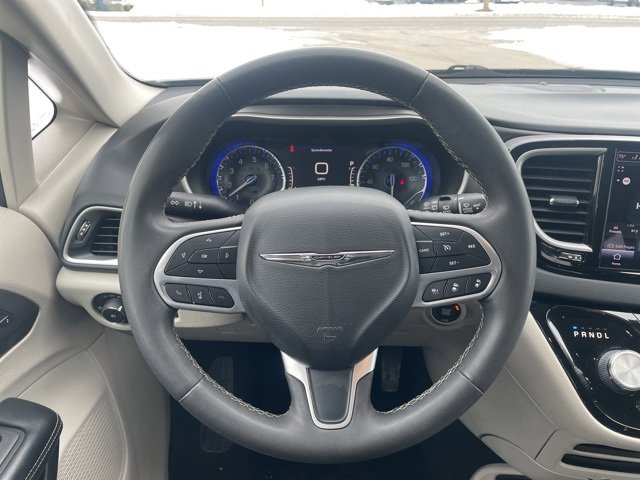Used 2022 Chrysler Pacifica Touring-L image 21