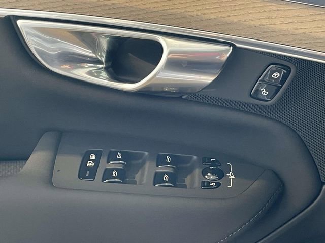 Used 2025 Volvo XC90 B6 Plus image 27