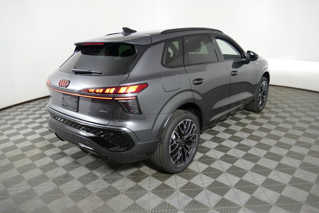 New 2026 Audi Q3 quattro 2.0T AWD/4WD image 3
