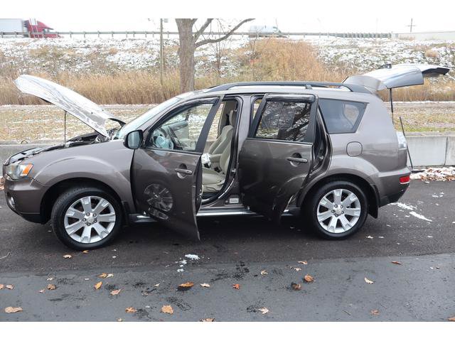 Used 2011 Mitsubishi Outlander SE image 17