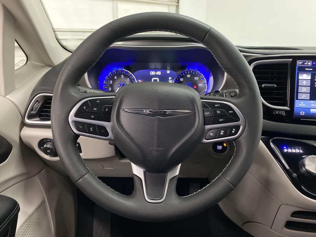 Used 2024 Chrysler Pacifica Touring-L FWD image 19