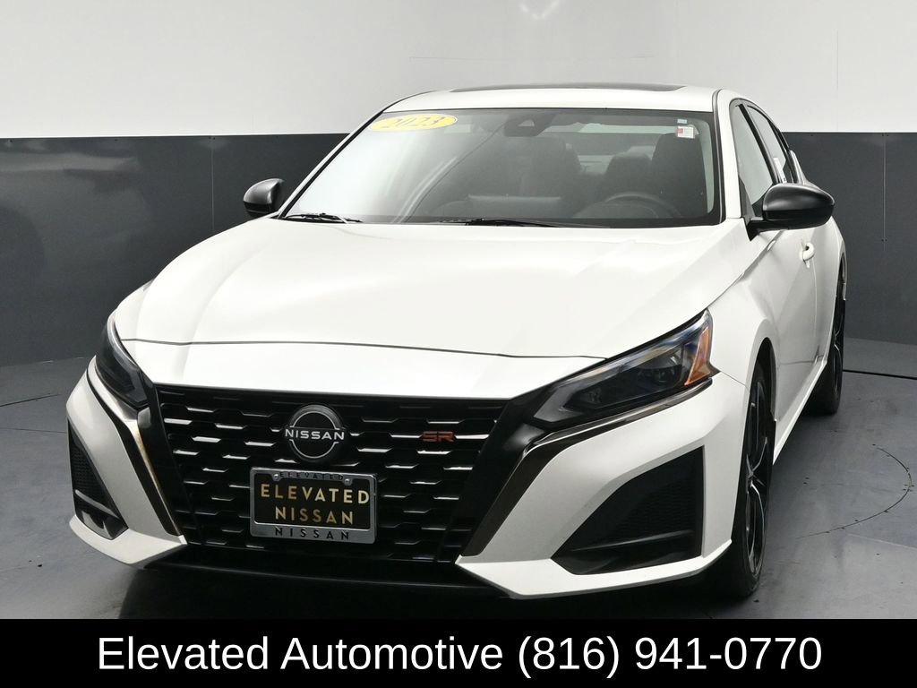 Used 2023 Nissan Altima 2.5 SR w/ SR Premium Package image 3