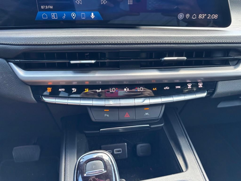 Used 2025 Cadillac XT4 Premium Luxury FWD image 32