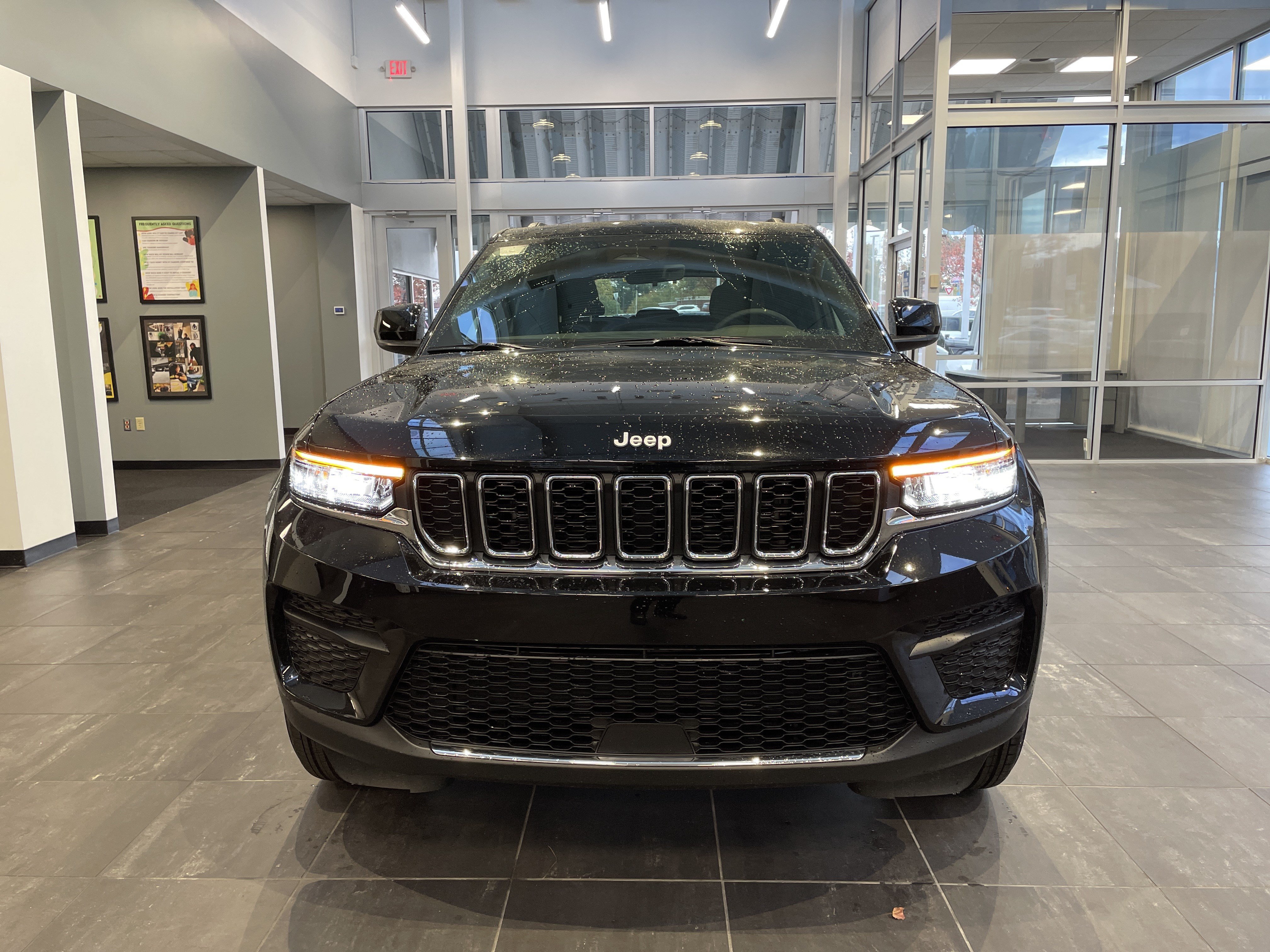 New 2025 Jeep Grand Cherokee Laredo RWD image 3