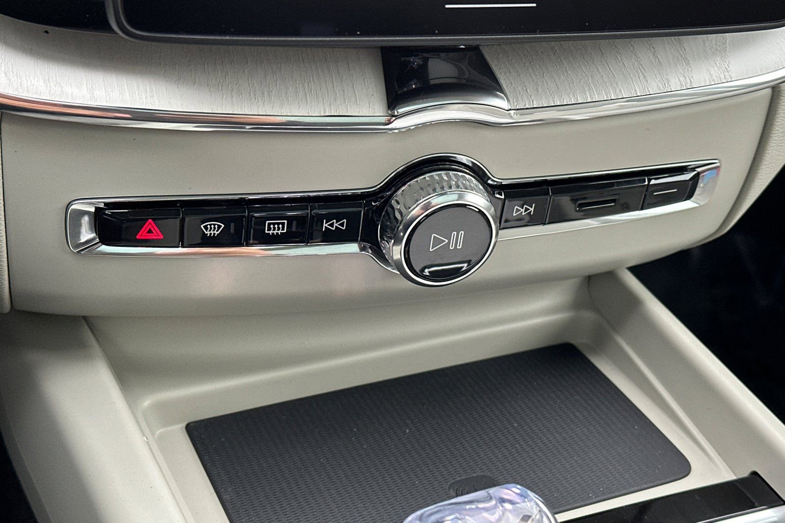 New 2026 Volvo XC60 B5 Ultra w/ Protection Package Premier image 23