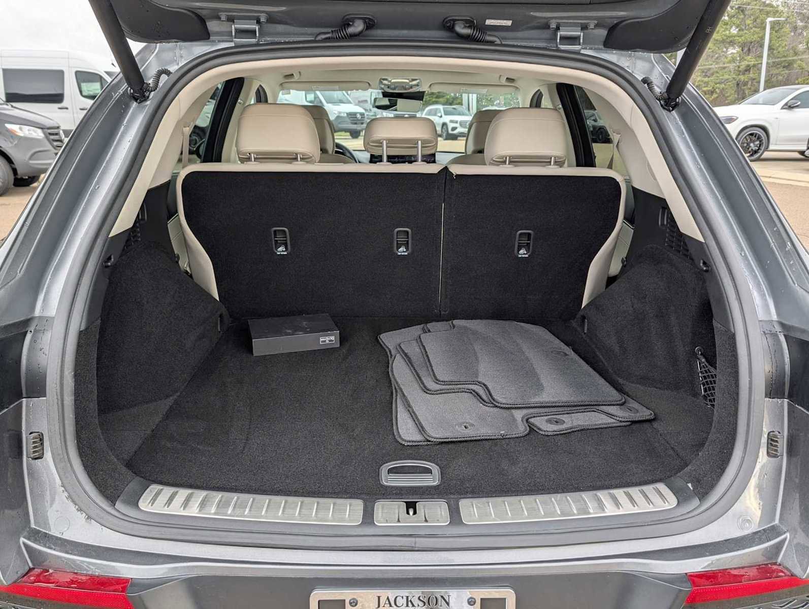 Used 2022 Genesis GV70 2.5T w/ Advanced Package image 32