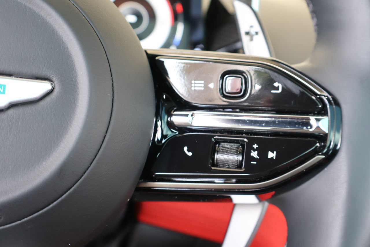 Used 2025 Aston Martin Vanquish RWD image 20