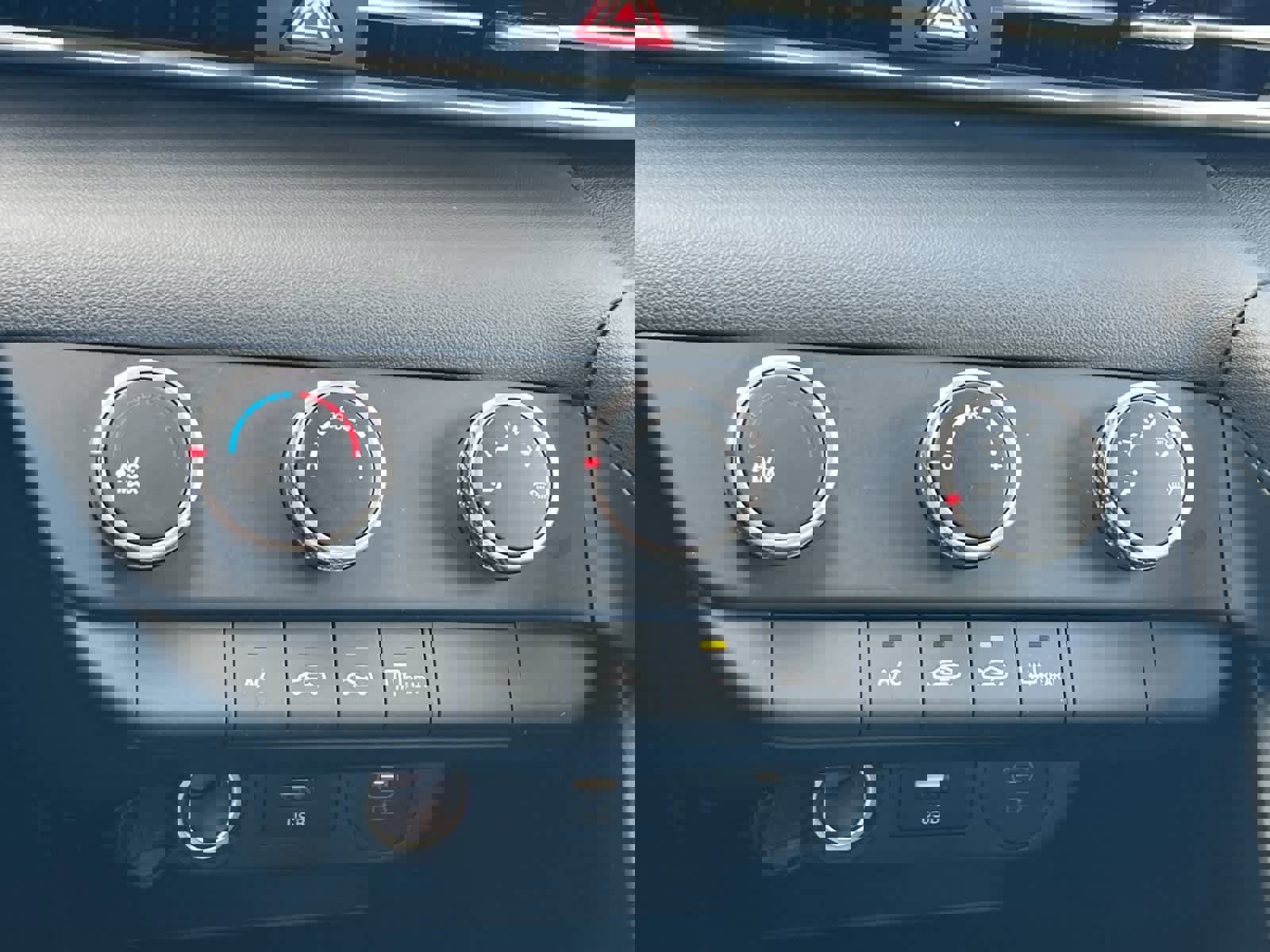 Certified 2025 Hyundai Elantra SE image 20