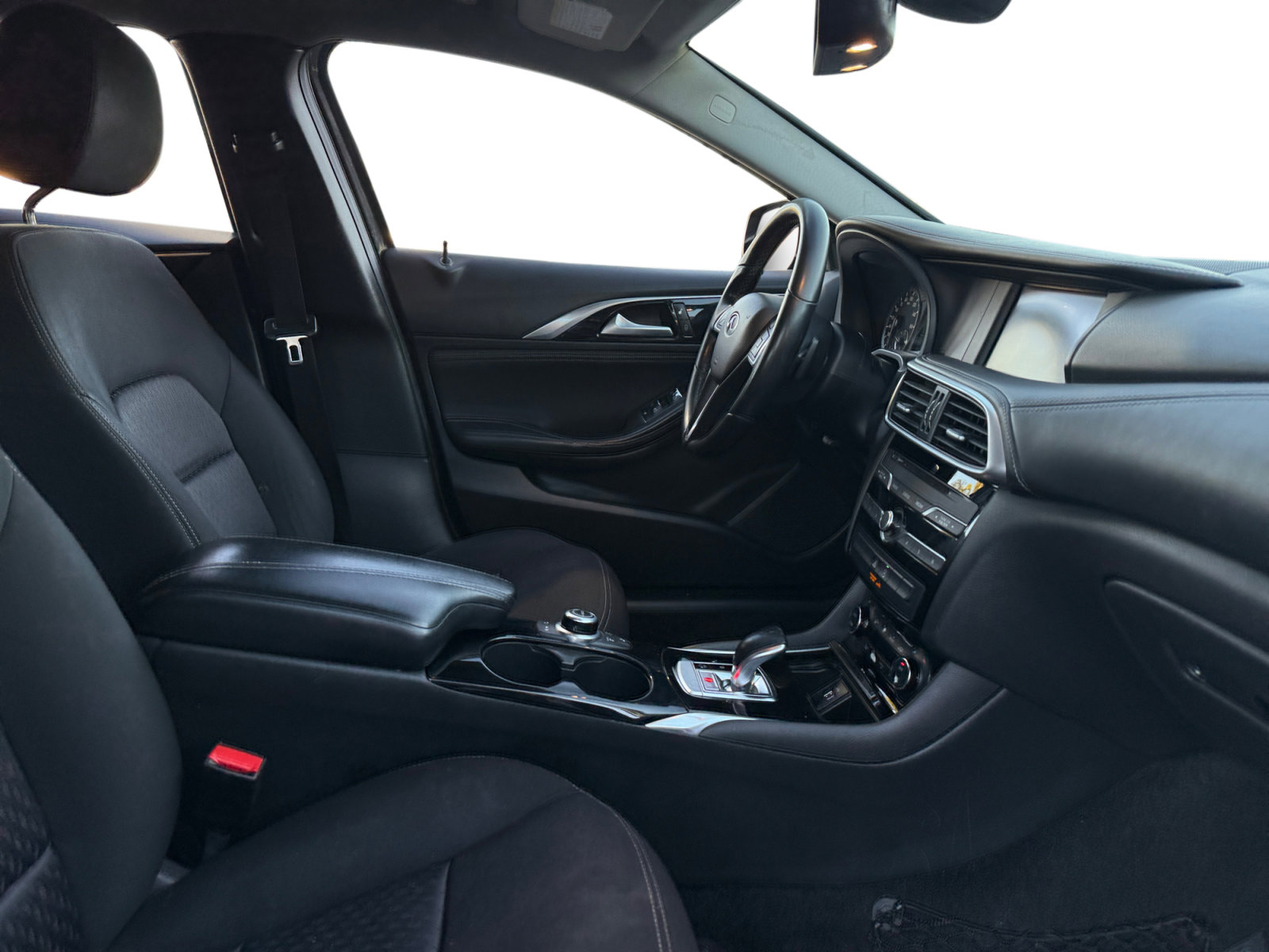 Used 2019 INFINITI QX30 image 14