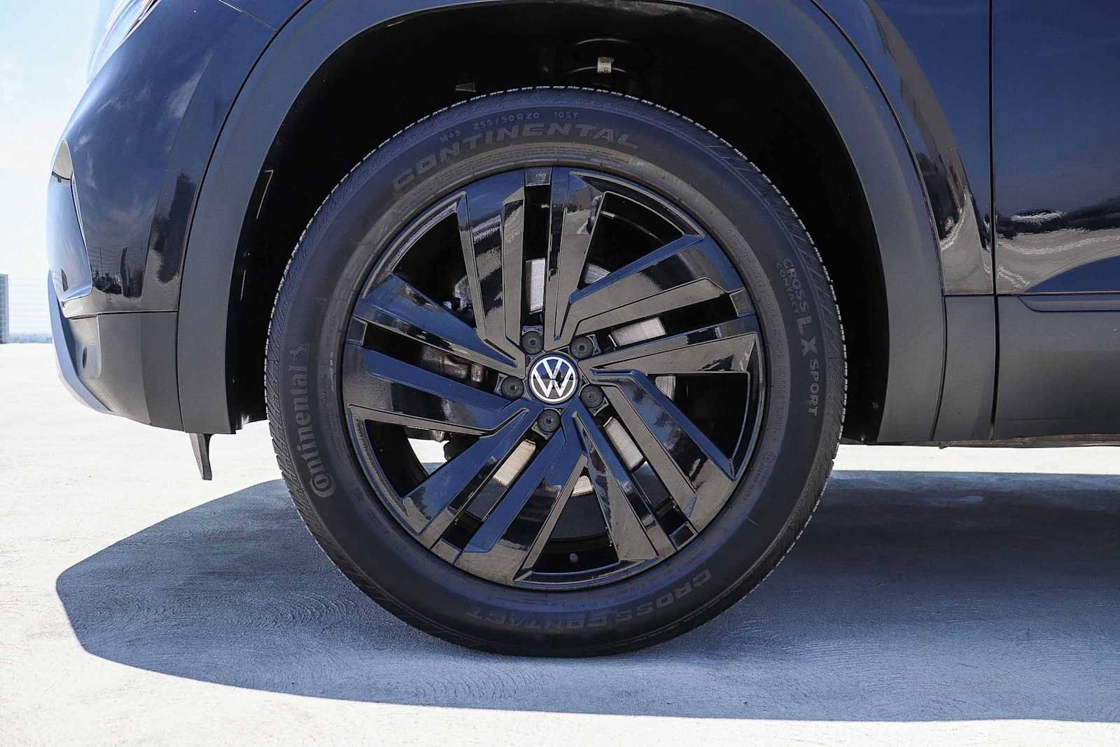 Certified 2020 Volkswagen Atlas Cross Sport SE FWD image 11