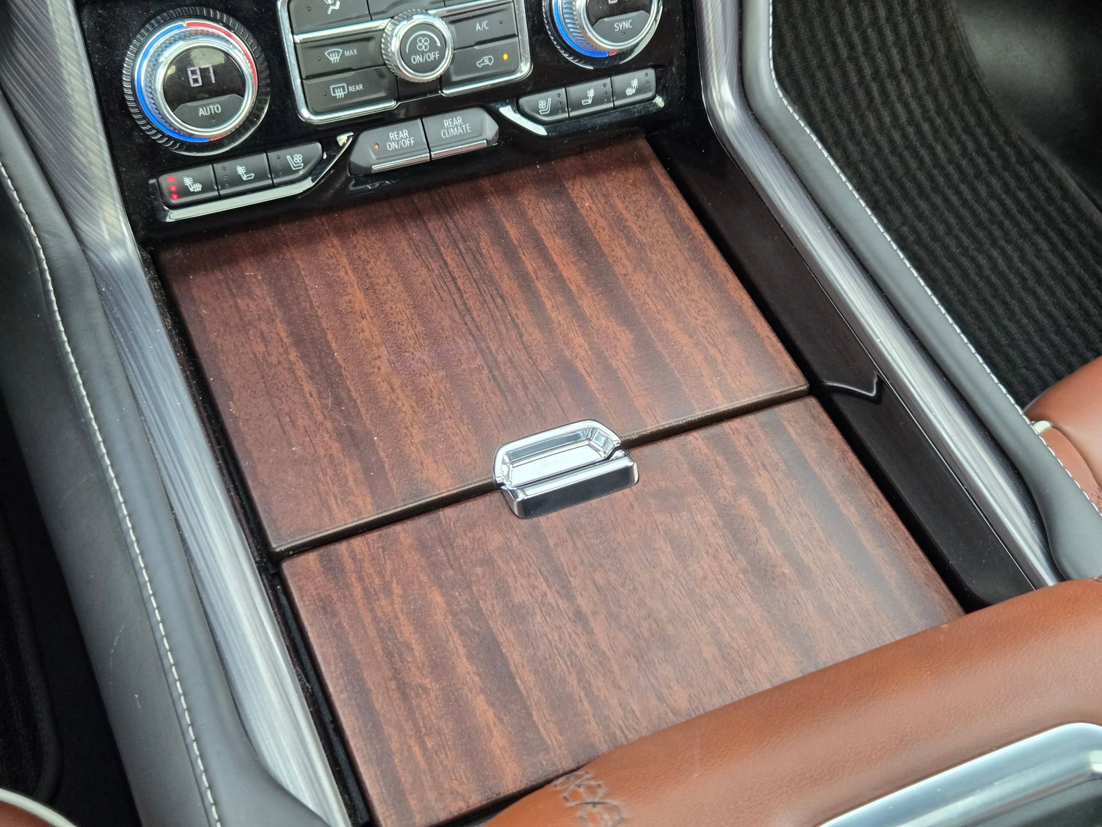 Used 2023 GMC Yukon XL Denali Ultimate image 22