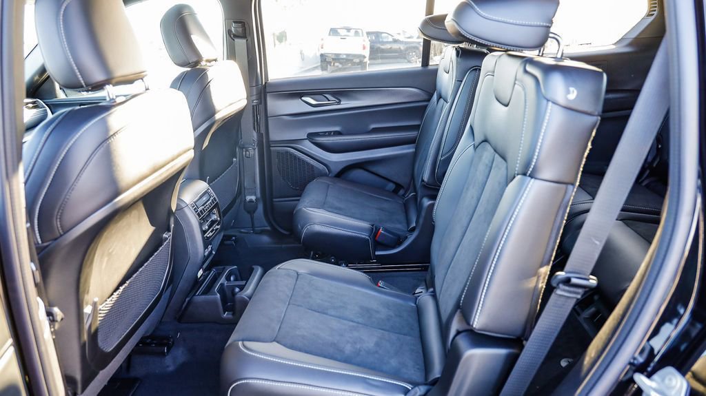 New 2025 Jeep Grand Cherokee L Altitude image 20