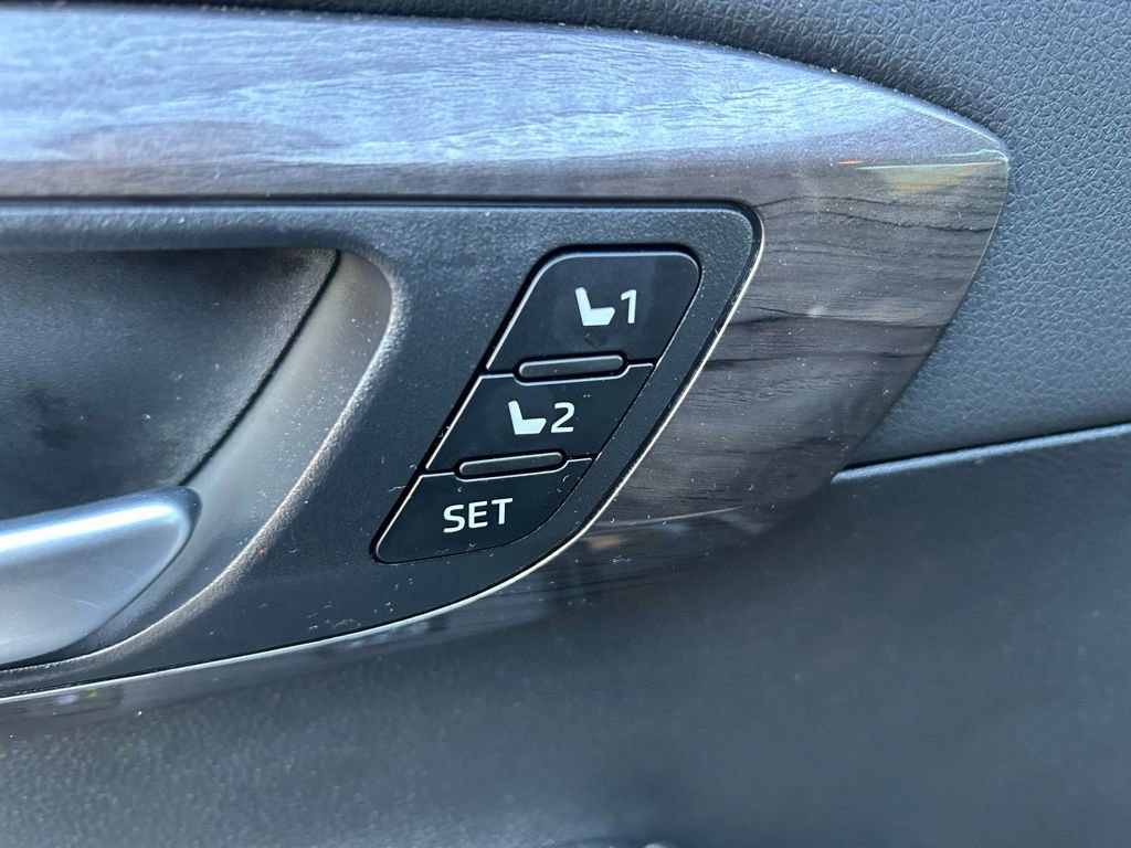 Certified 2025 Toyota Highlander Limited image 18