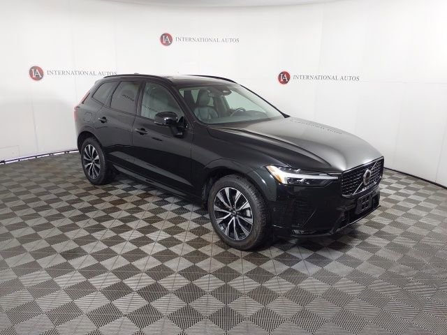 Used 2023 Volvo XC60 B5 Plus image 3