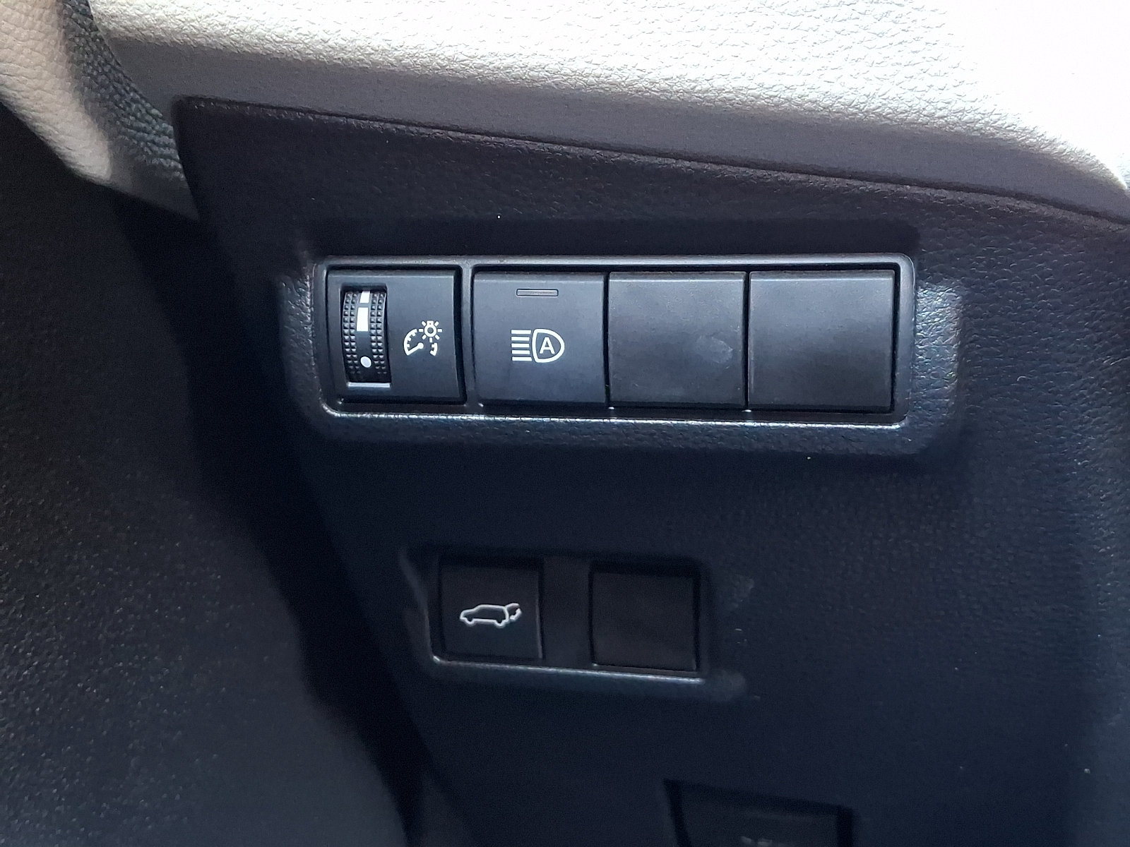 Used 2024 Toyota Corolla Cross XLE w/ Convenience Package AWD/4WD image 24