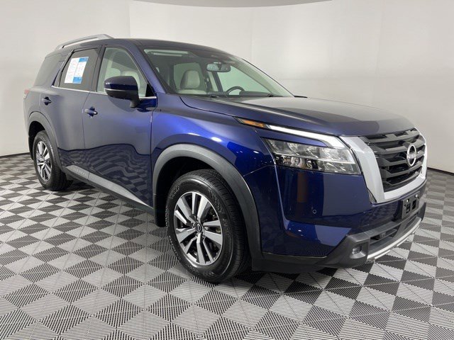 Used 2022 Nissan Pathfinder SL AWD/4WD image 2