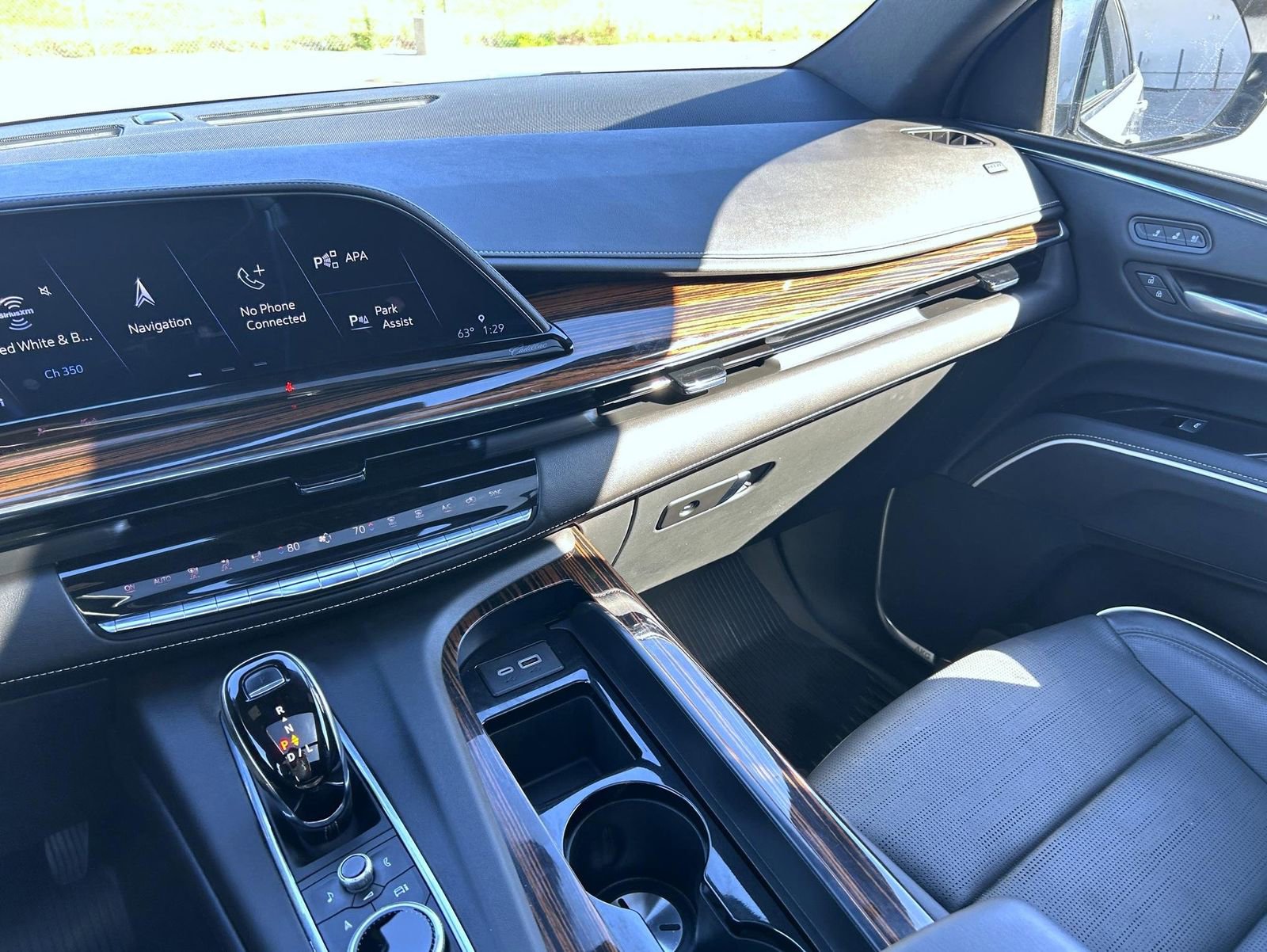 Certified 2024 Cadillac Escalade ESV Premium Luxury w/ Performance Package image 22