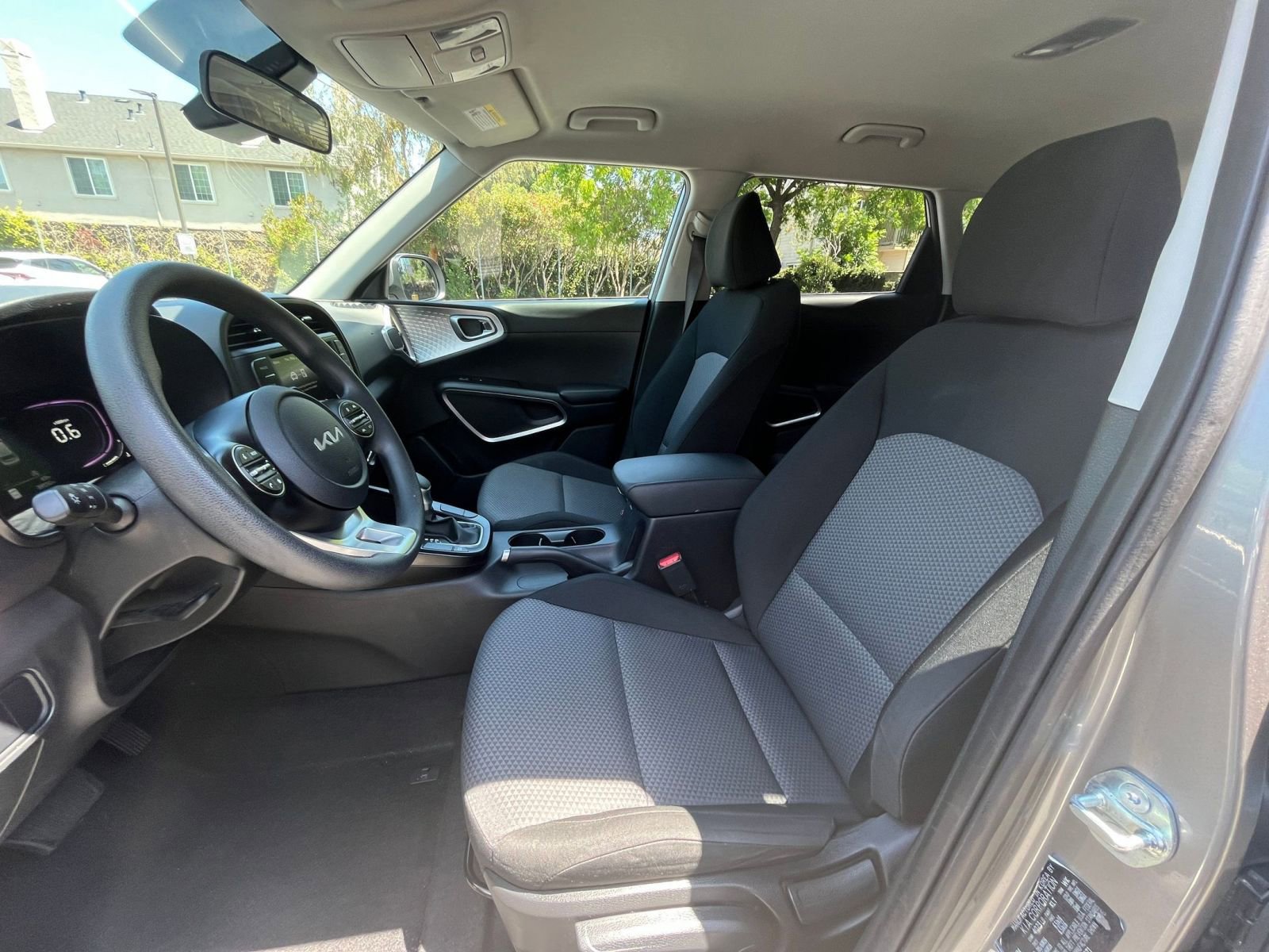 Used 2025 Kia Soul LX w/ LX Technology Package FWD image 24