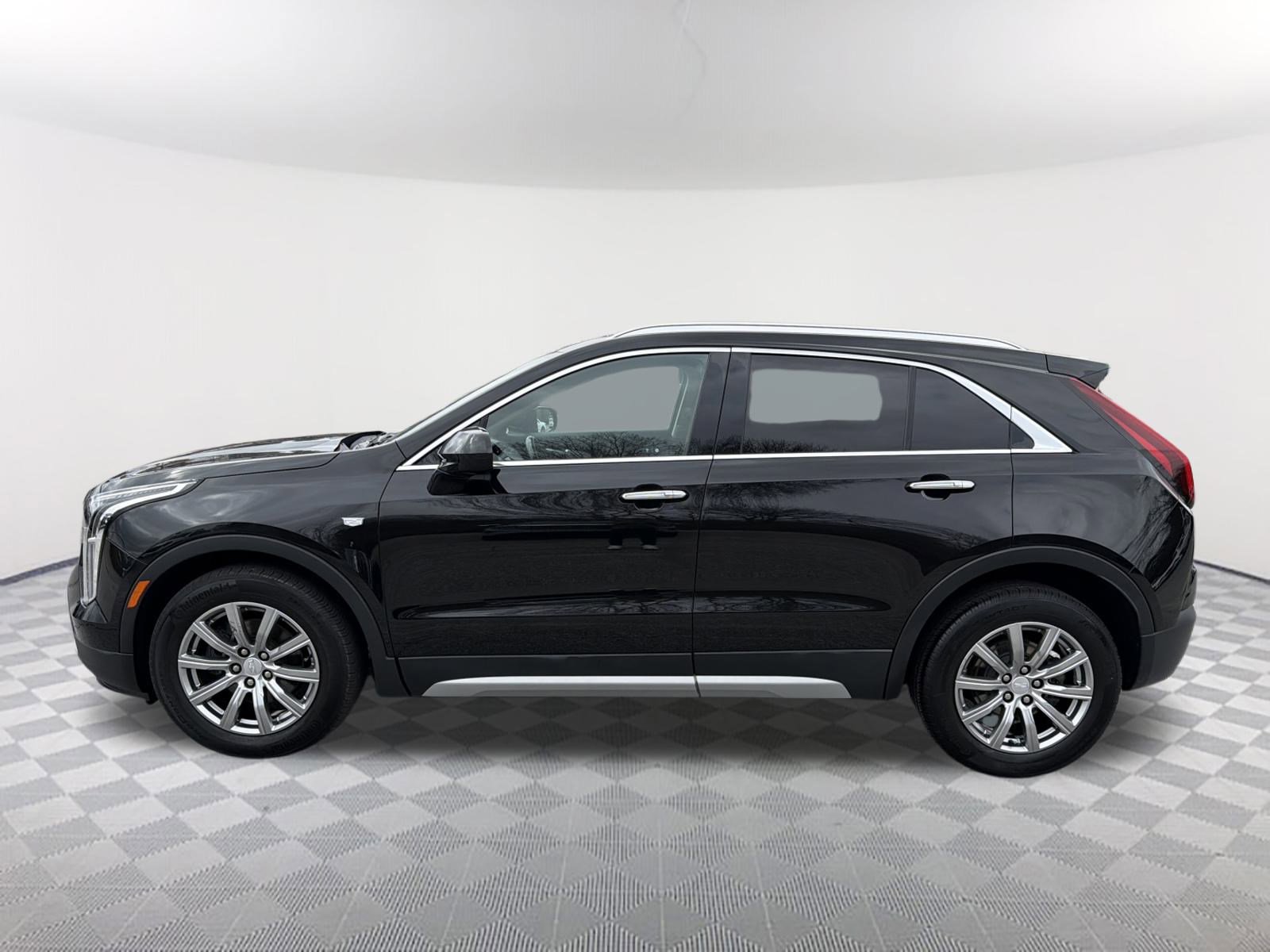 Used 2019 Cadillac XT4 Premium Luxury w/ Cold Weather Package image 9