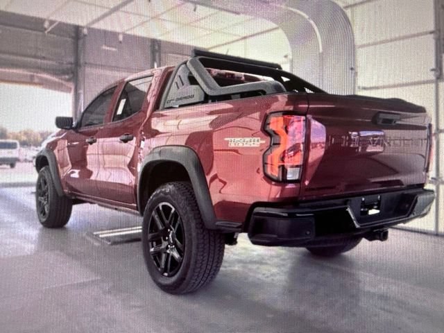 Used 2025 Chevrolet Colorado Trail Boss w/ Midnight Edition AWD/4WD image 10